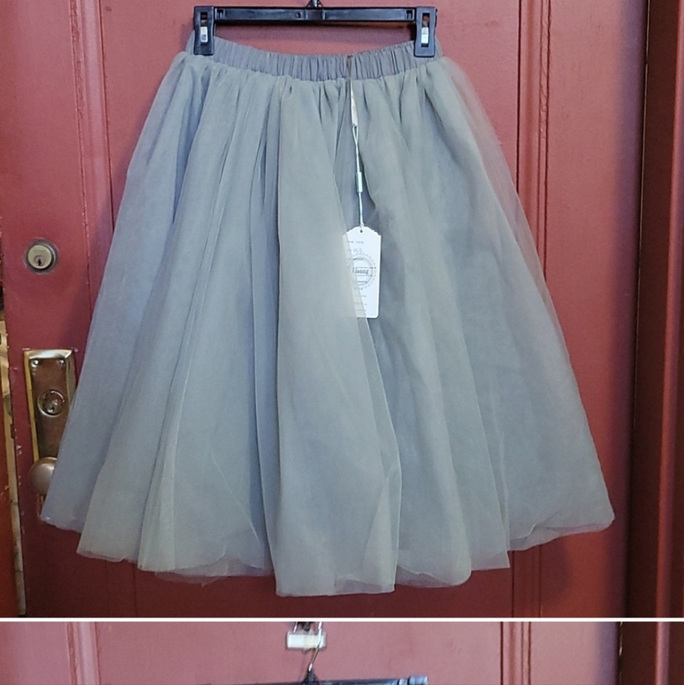 Women's Elegant Midi Gray Full Tulle Skirt By LISONG Size 4